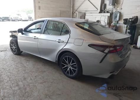 2021 Toyota Camry Se z USA, uszkodzony, nr VIN 4T1G11AKXMU588422